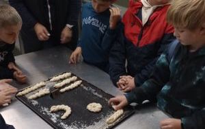 Uczniowie klasy 2a i 3a na wycieczce do Muzeum chleba i Szkolnictwa w Radzionkowie (9)