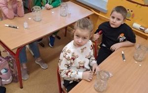 Uczniowie klas 1 i 2 podczas warsztatów świątecznych (10)